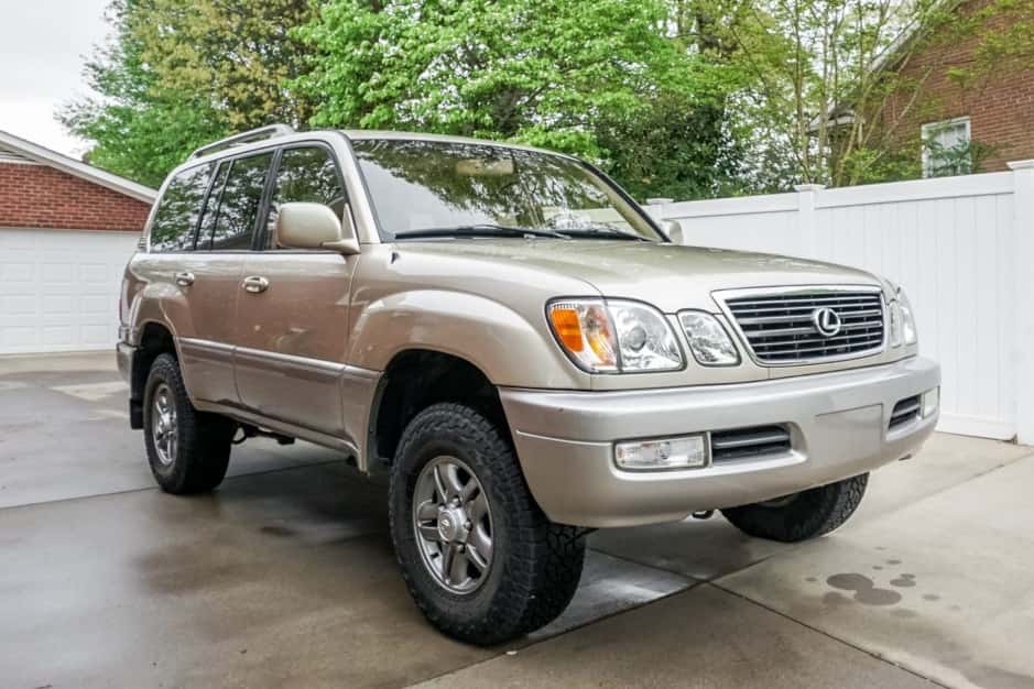2001 Lexus LX470 sold for $17,000