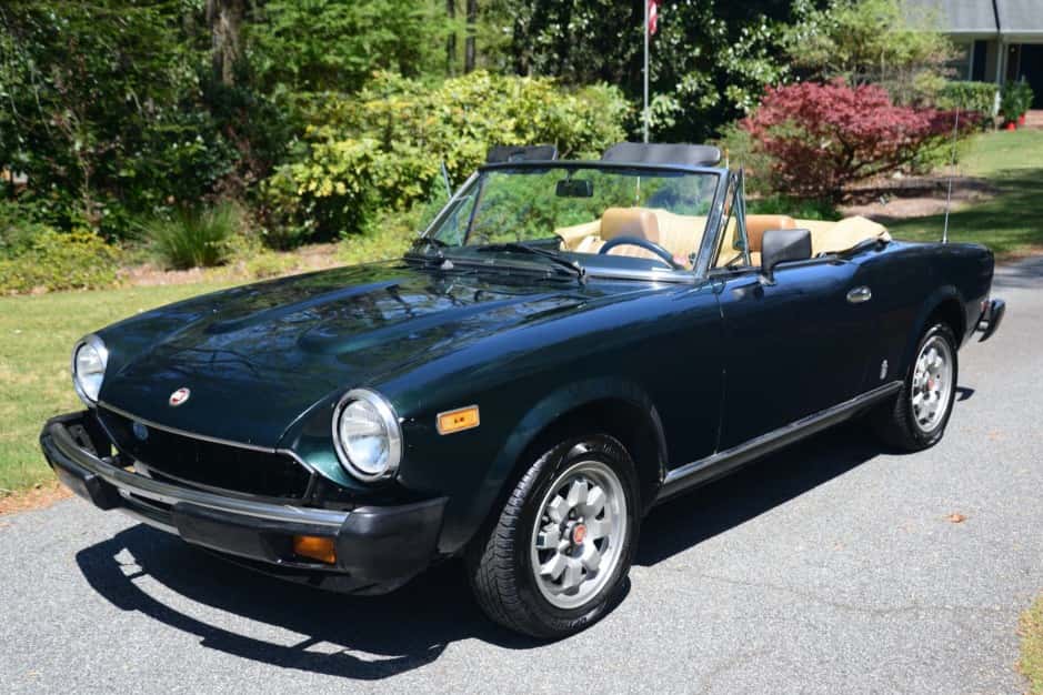 1982 Fiat 124 Spider (1966-1985) sold for $18,500