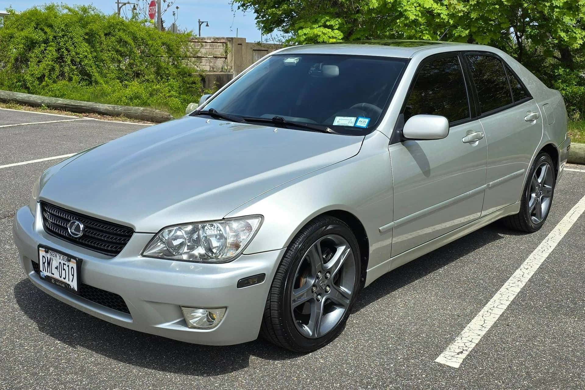 2002 Lexus IS sold for $8,434