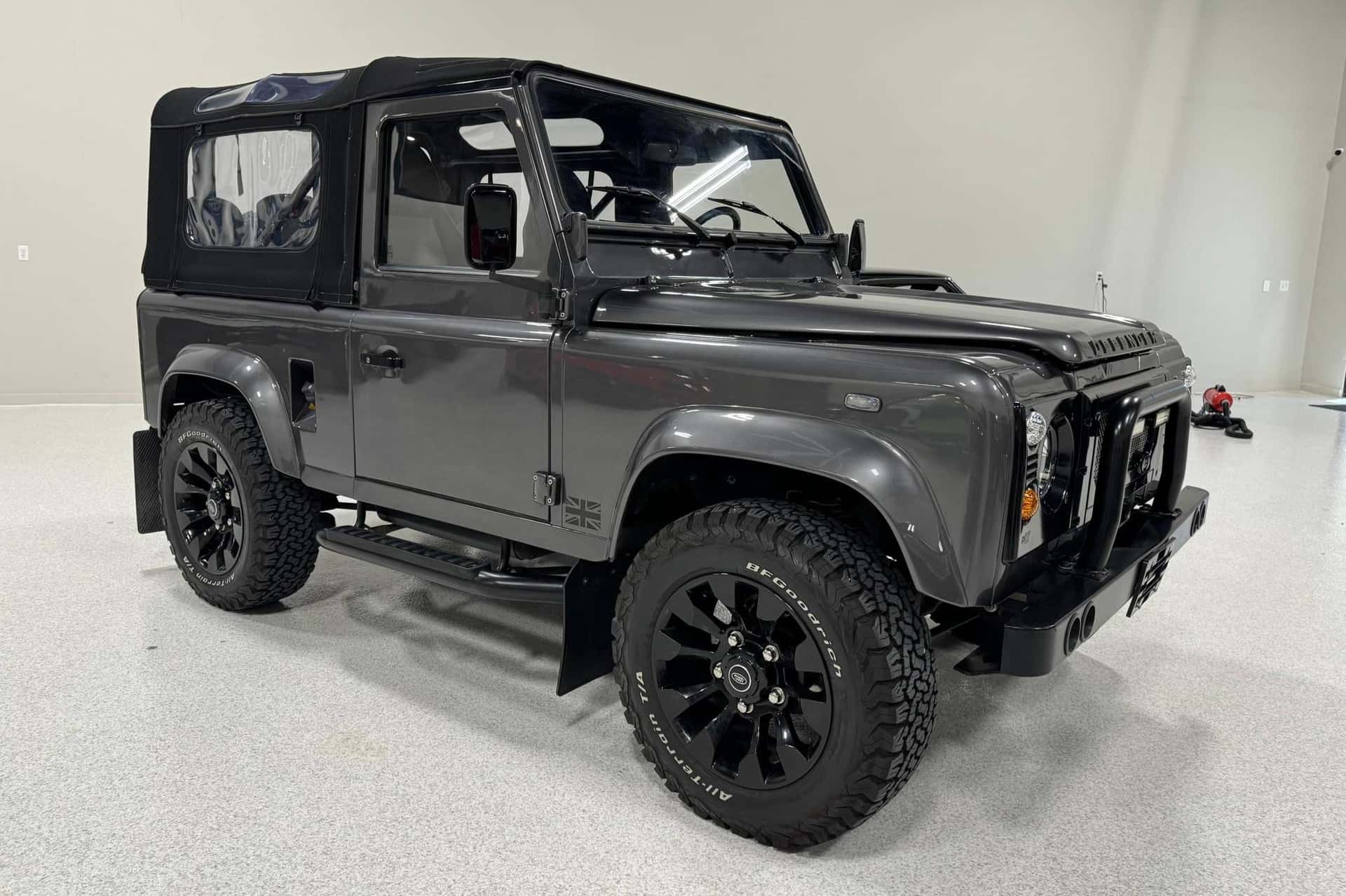 1990 Land Rover Defender sold for $68,000