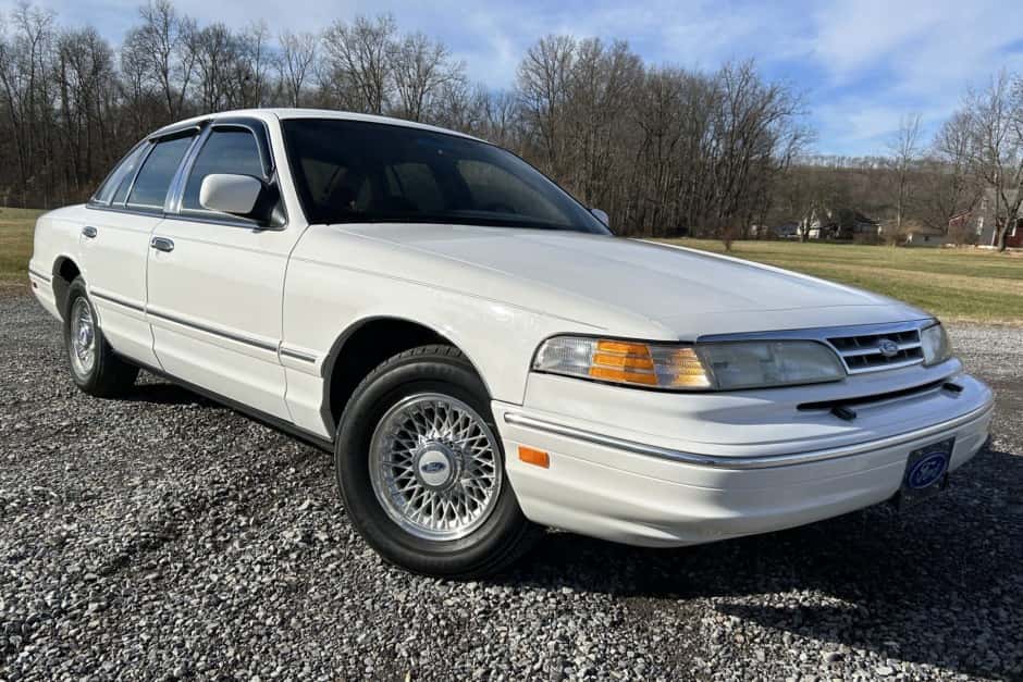 1996 Ford Crown Victoria sold for $6,100