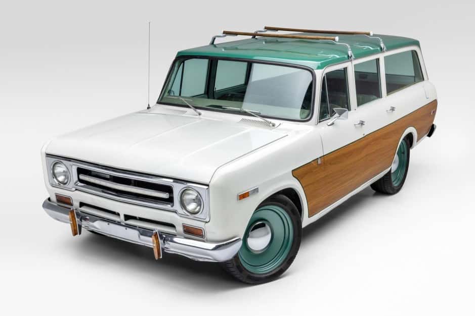 1970 International Harvester Travelall sold for $33,000