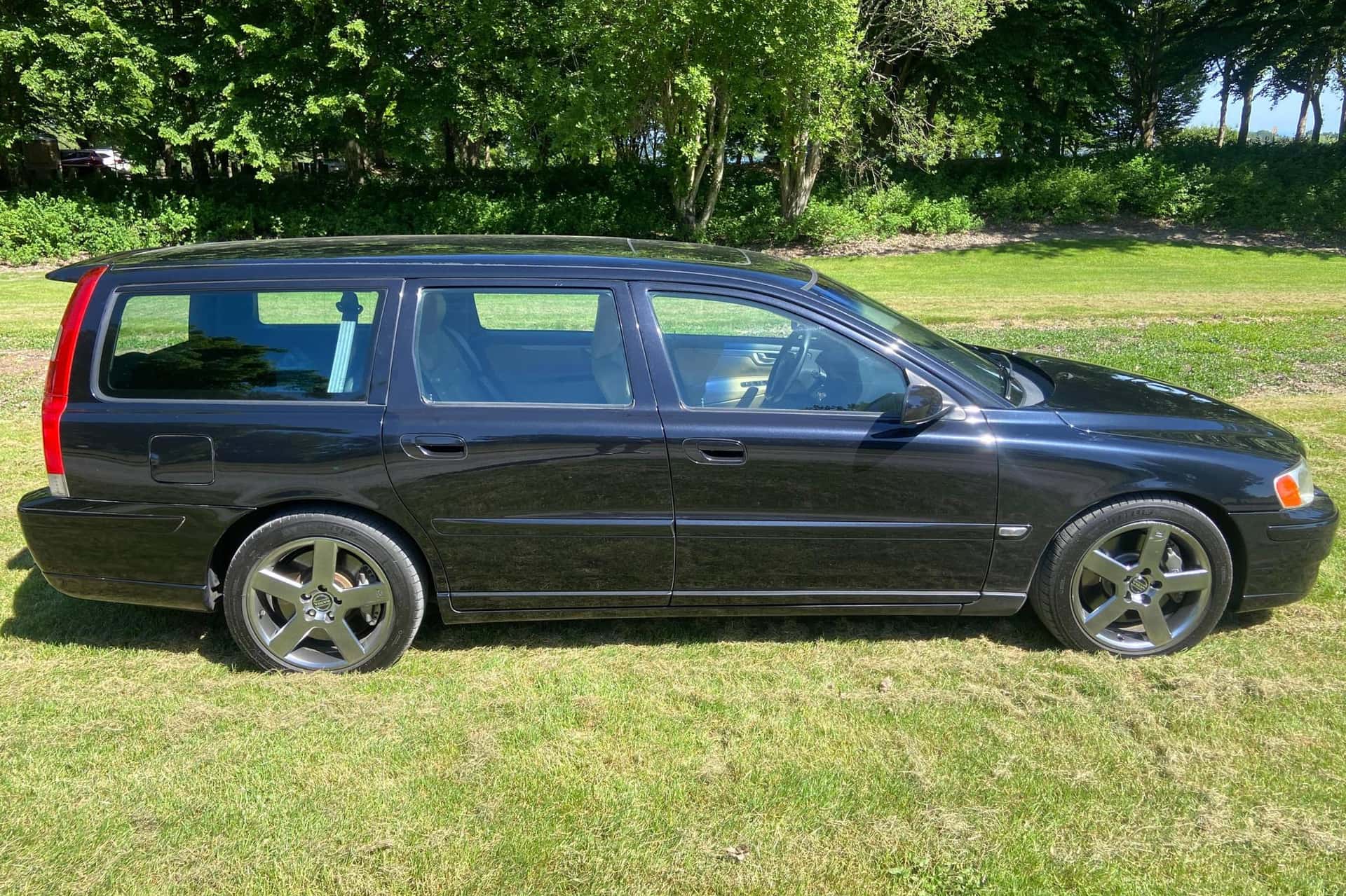 2005 Volvo V70 sold for $8,600