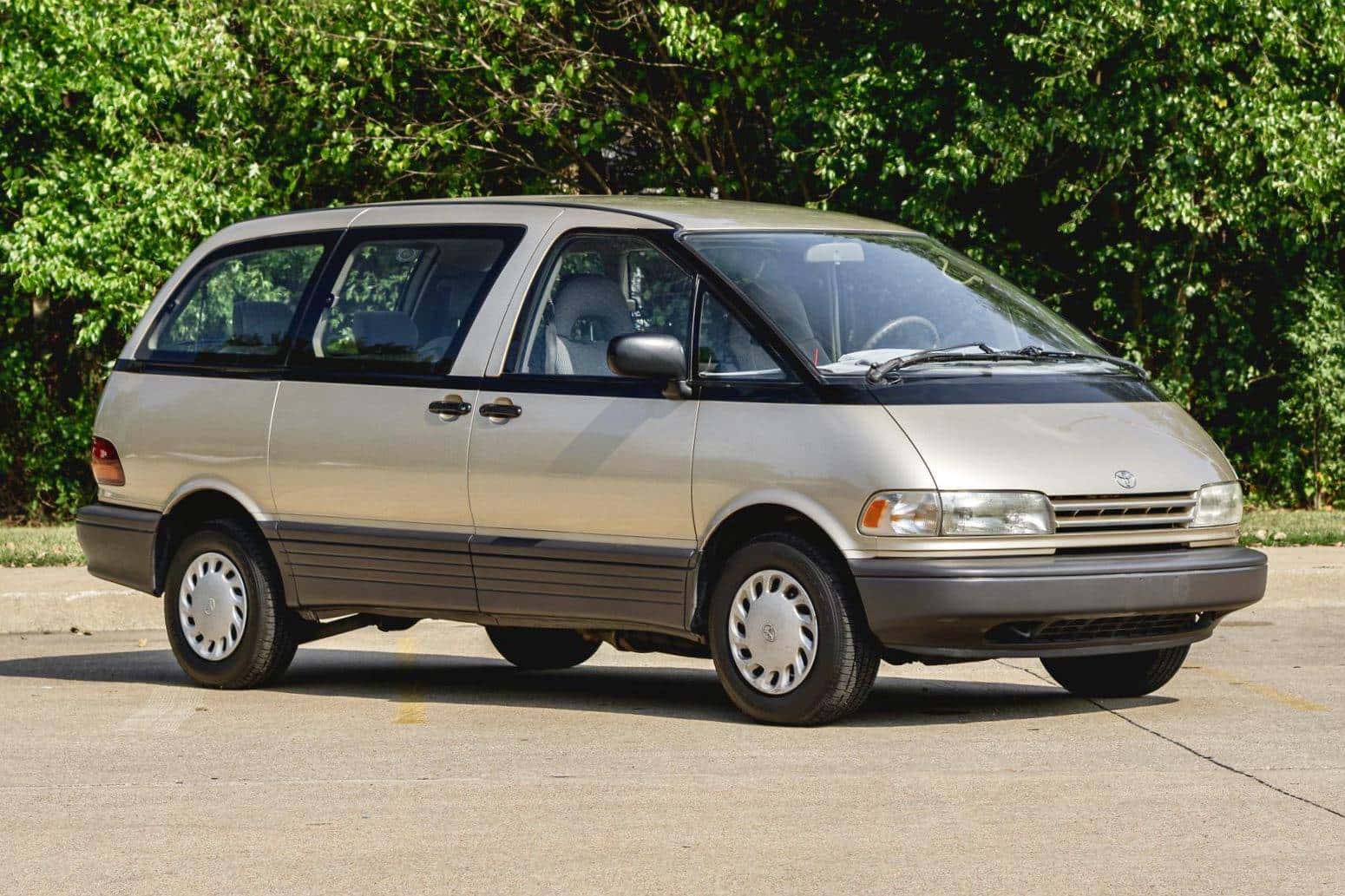 1993 Toyota Previa sold for $8,100