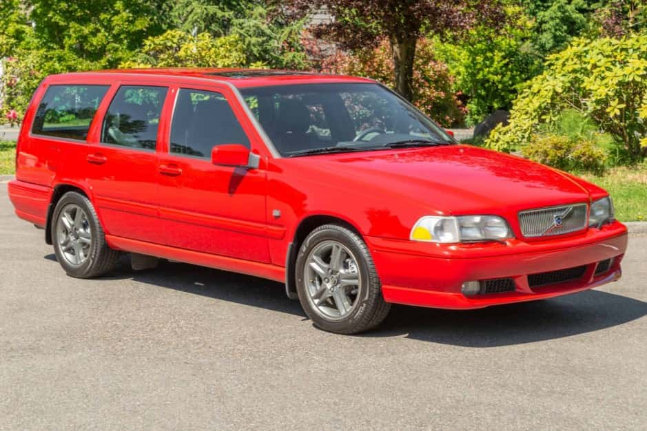 1999 Volvo V70R sold for $9,000