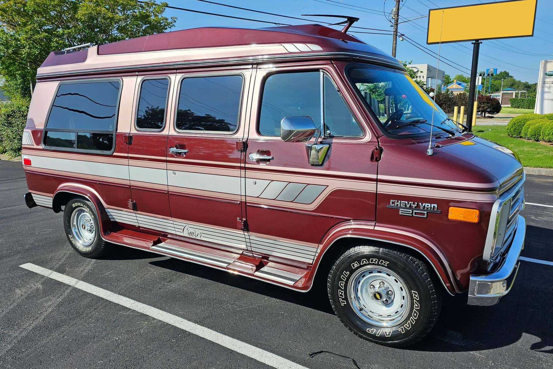 1990 Chevrolet G20 sold for $12,001