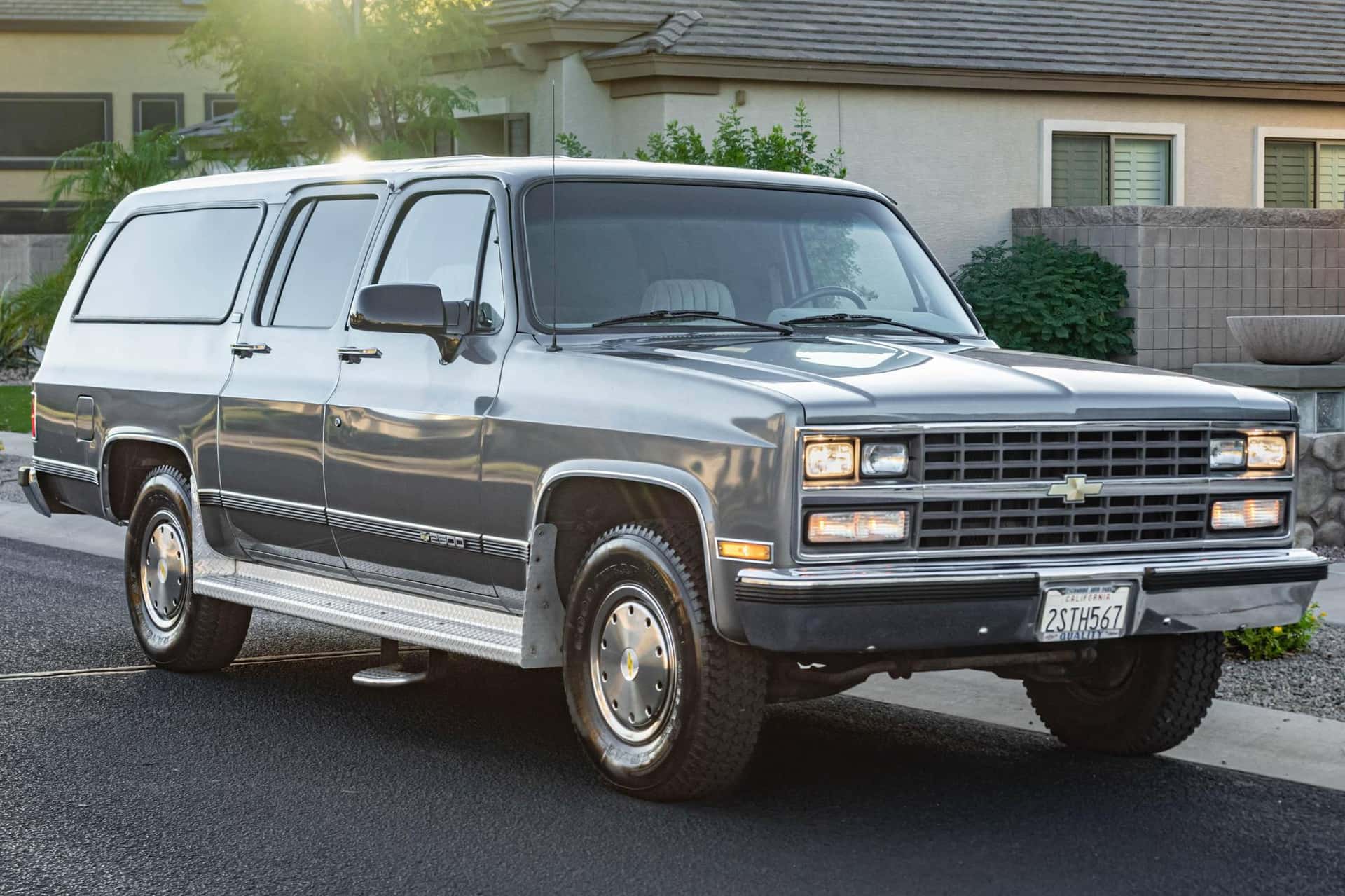 1990 Chevrolet Suburban sold for $15,750