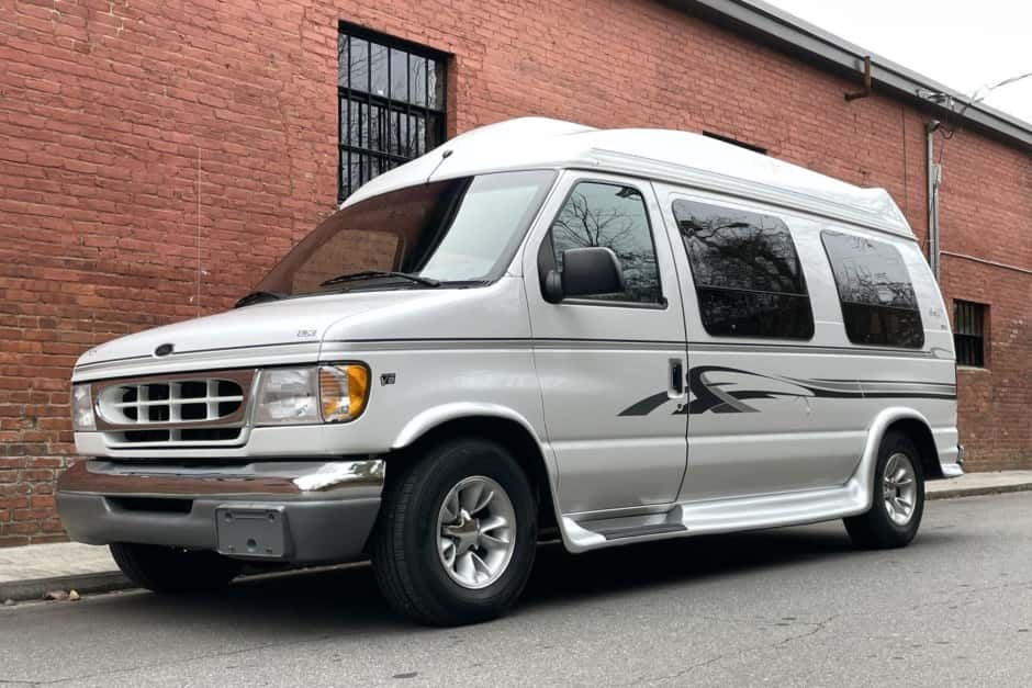 2000 Ford Econoline Van sold for $16,750
