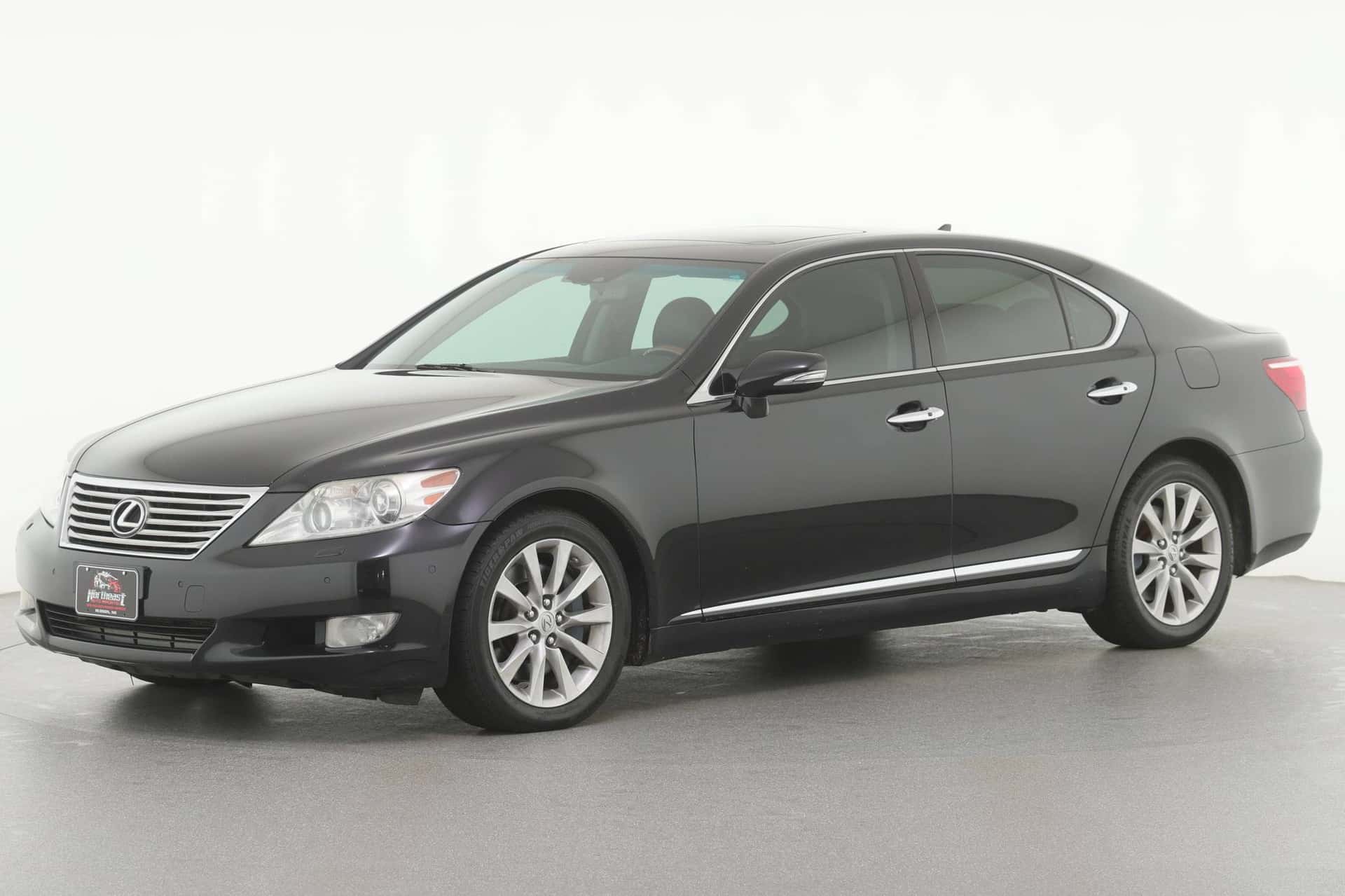 2012 Lexus LS sold for $10,100