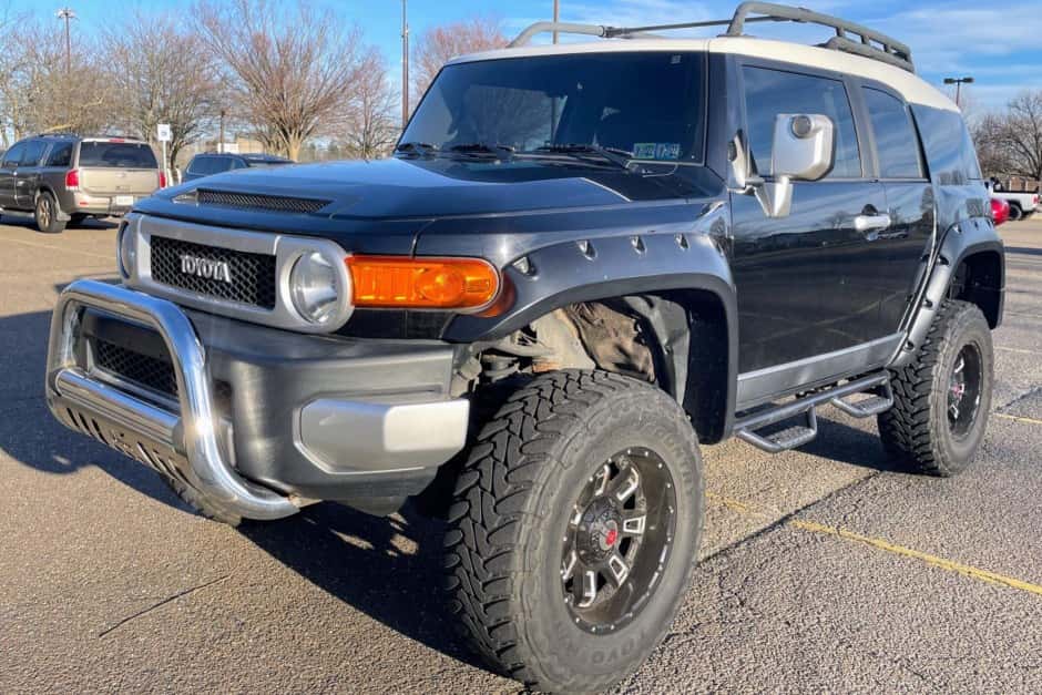 2008 Toyota FJ Cruiser sold for $16,000