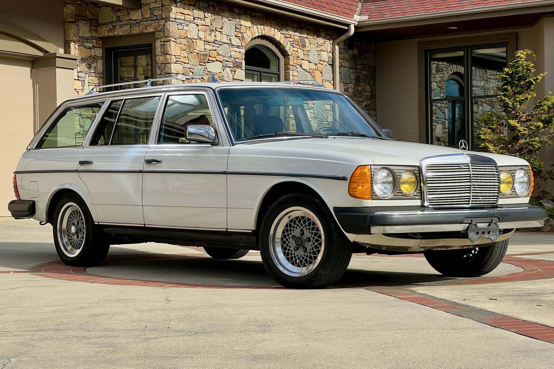 1981 Mercedes-Benz E-Class sold for $19,500