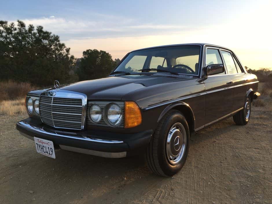 1979 Mercedes-Benz W123 sold for $9,400