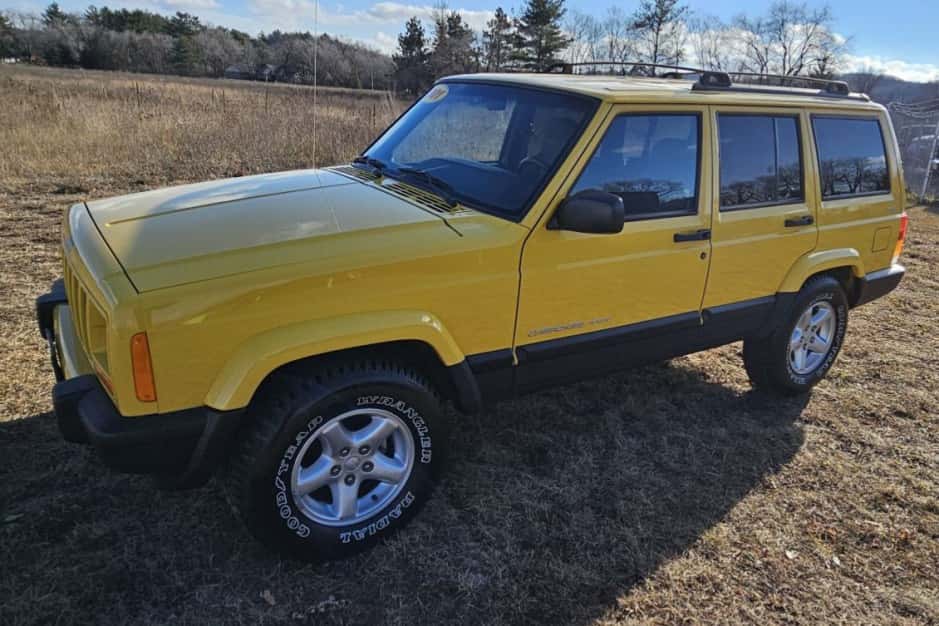 2001 Jeep XJ Cherokee sold for $20,277