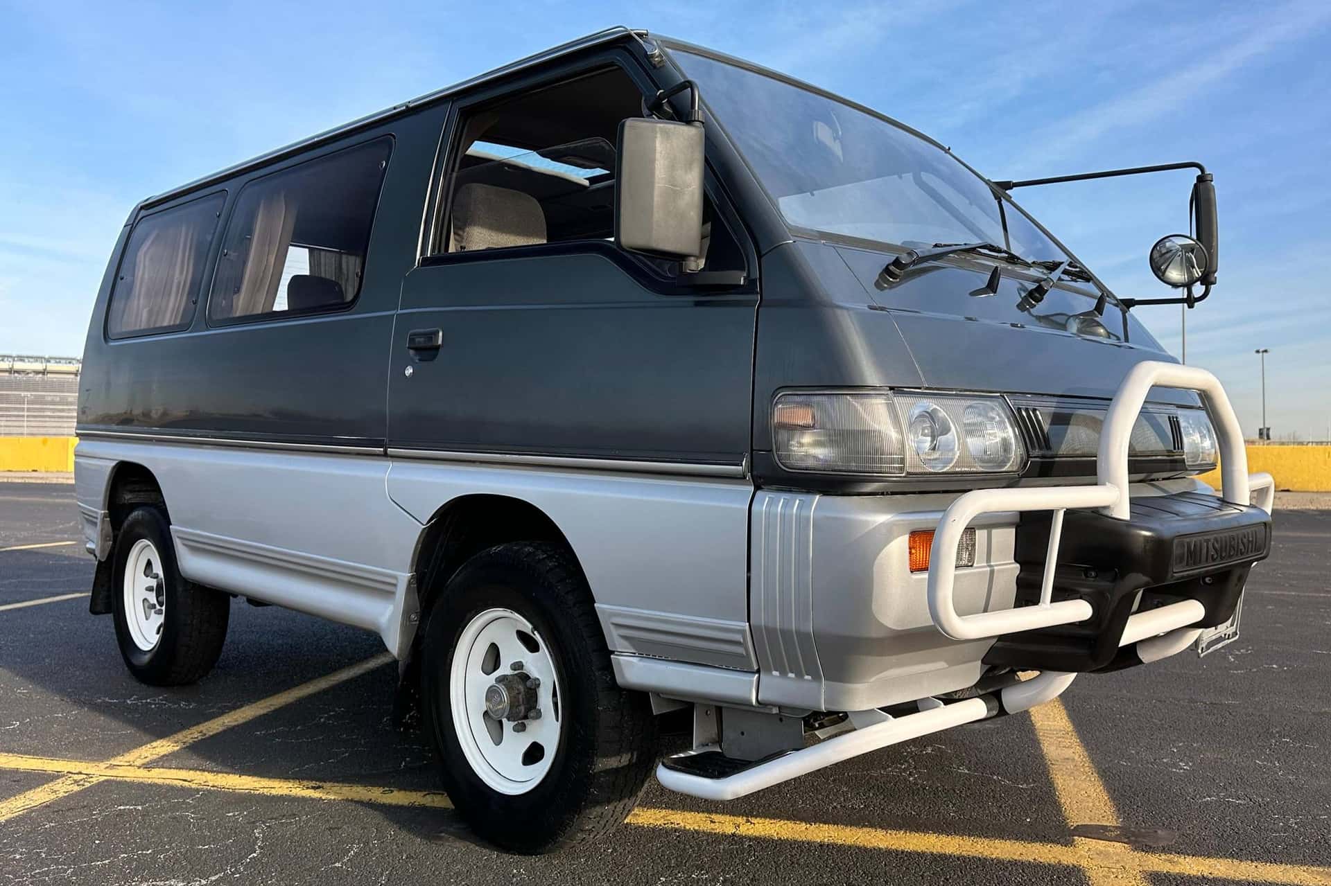 1992 Mitsubishi Delica sold for $10,250