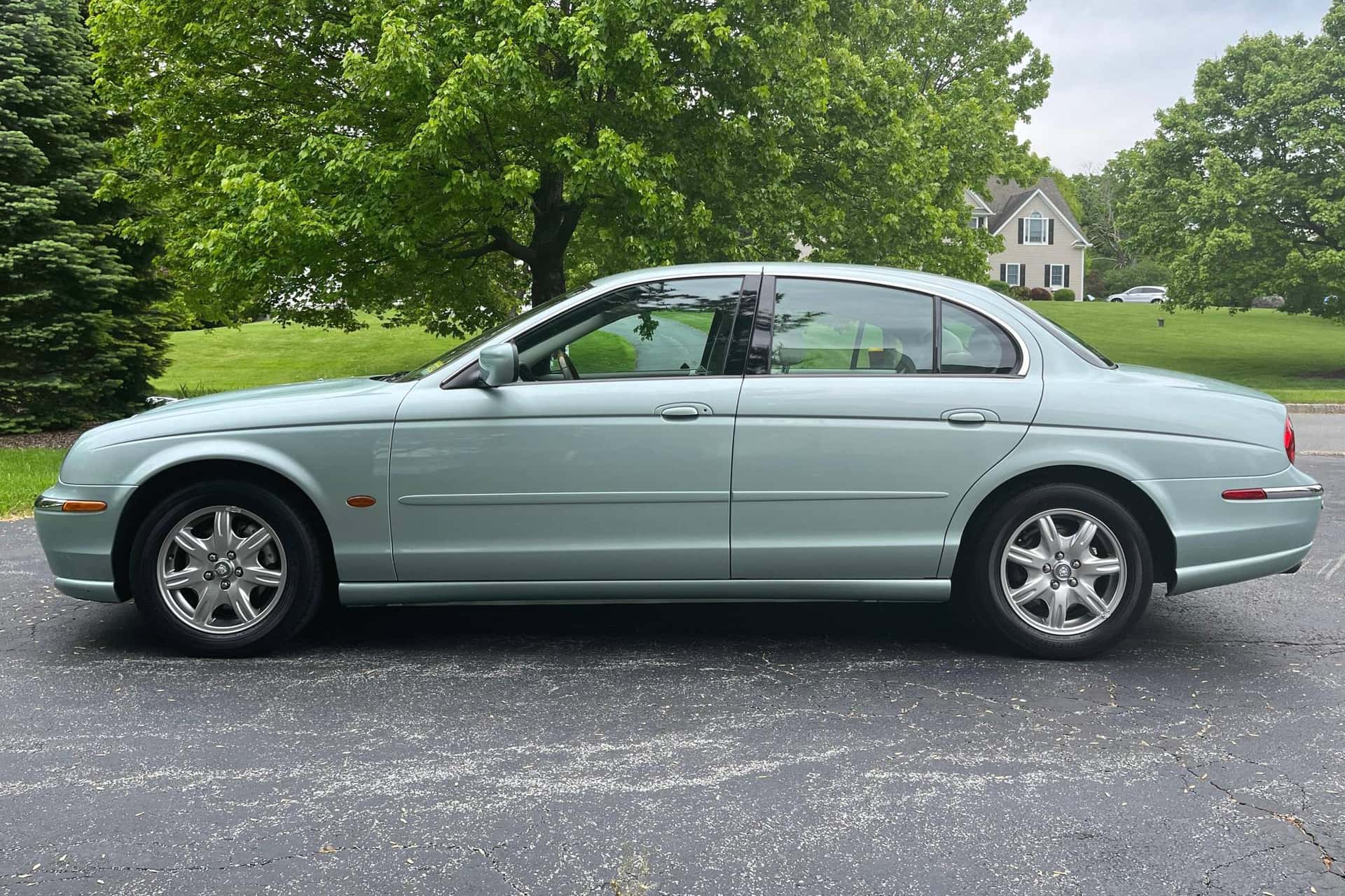 2000 Jaguar S-Type sold for $8,419