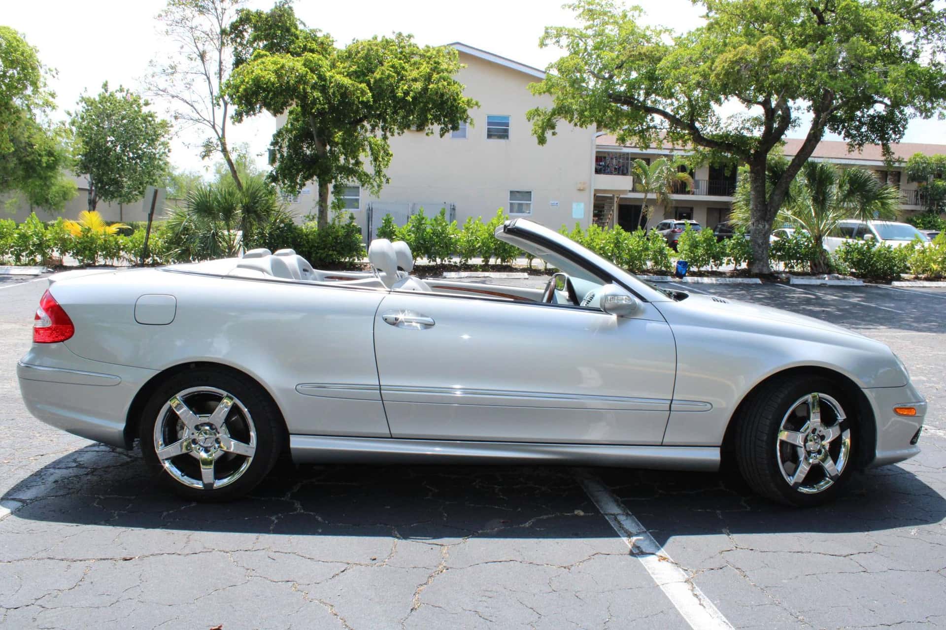 2005 Mercedes-Benz CLK-Class sold for $17,000