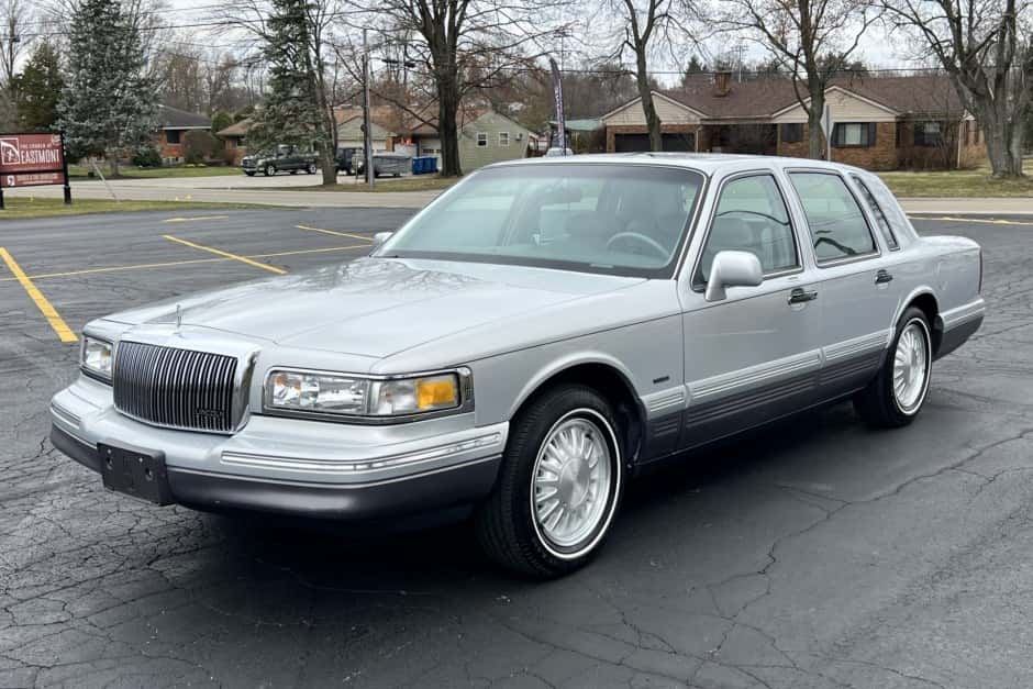 1996 Lincoln Town Car sold for $20,000