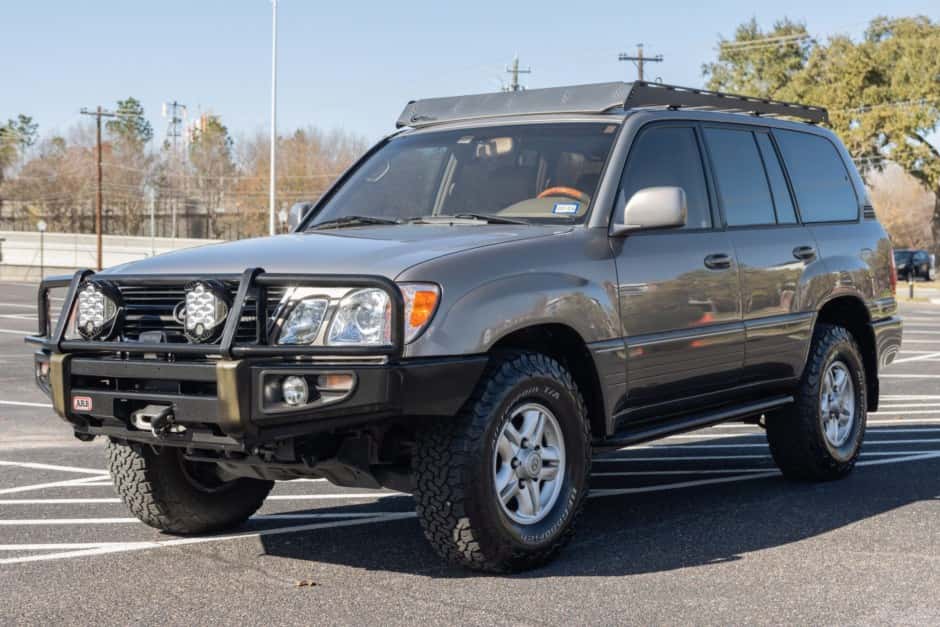 2000 Lexus LX470 sold for $21,750