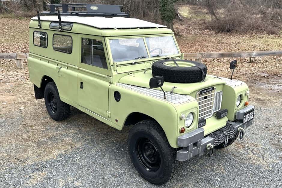 1978 Land Rover Series 109 sold for $16,000