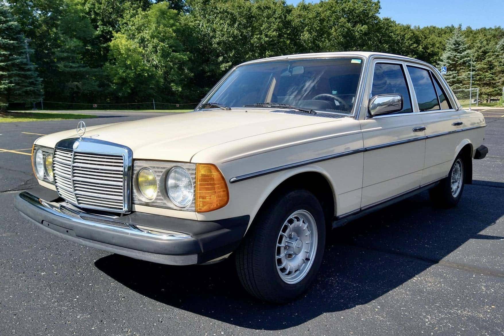 1982 Mercedes-Benz E-Class sold for $4,300