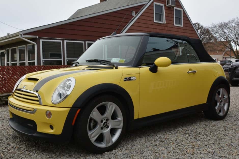 2005 Mini R52 Cooper Convertible sold for $11,250