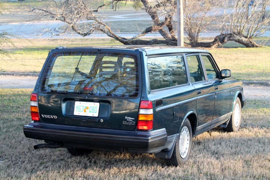 1992 Volvo 240 sold for $10,270