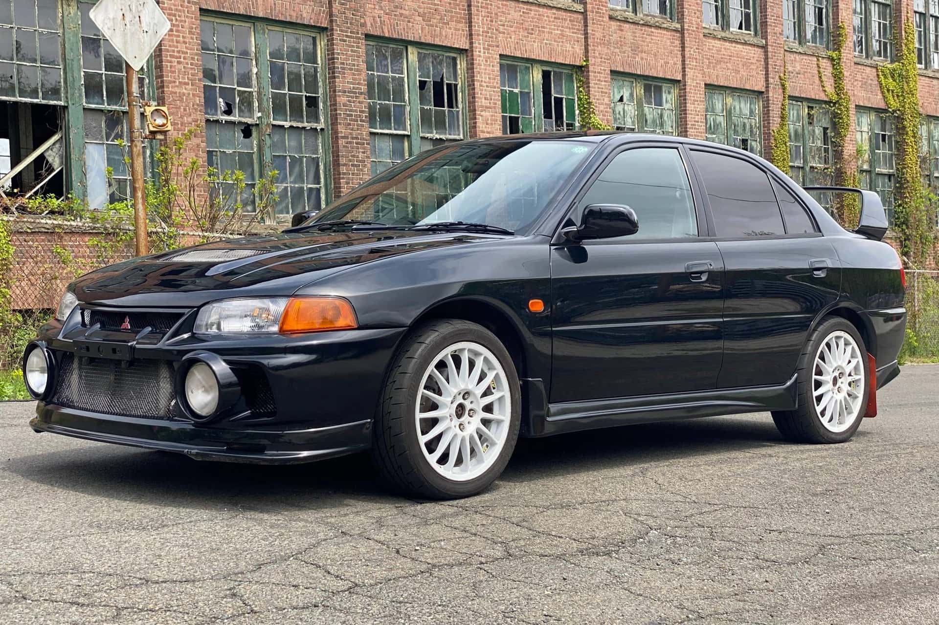 1996 Mitsubishi Lancer Evolution sold for $15,111