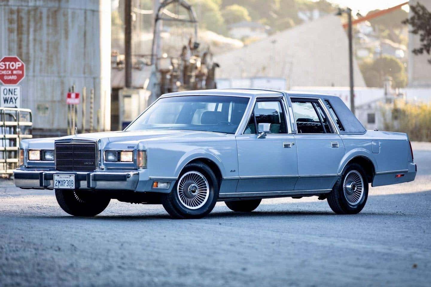 1989 Lincoln Town Car sold for $5,000