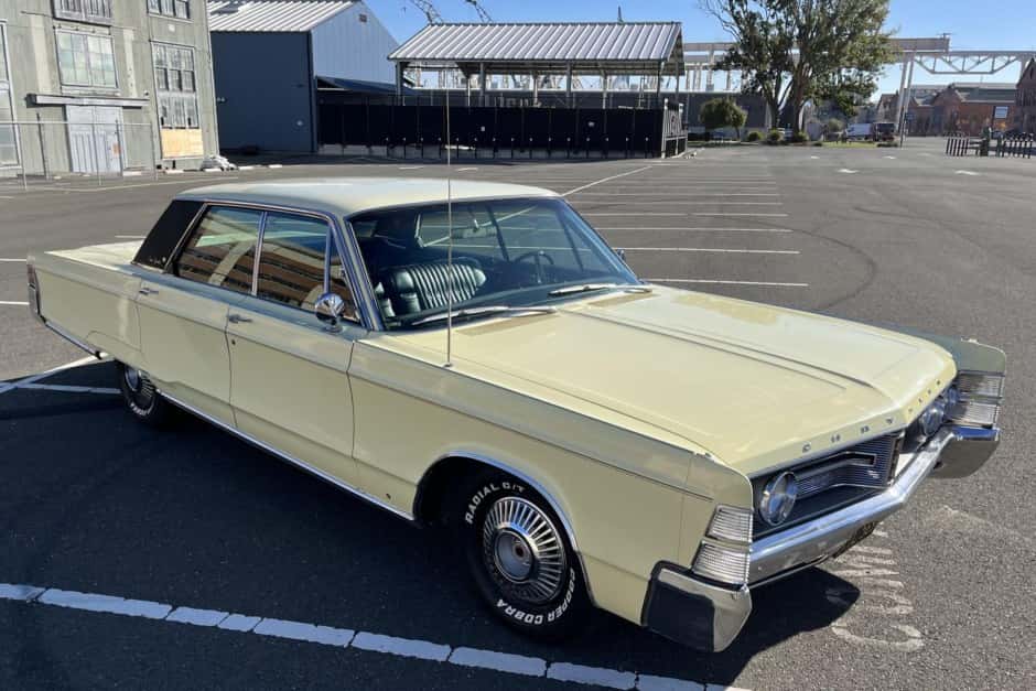 1967 Chrysler New Yorker sold for $8,901