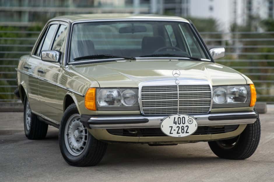 1984 Mercedes-Benz W123 sold for $18,500