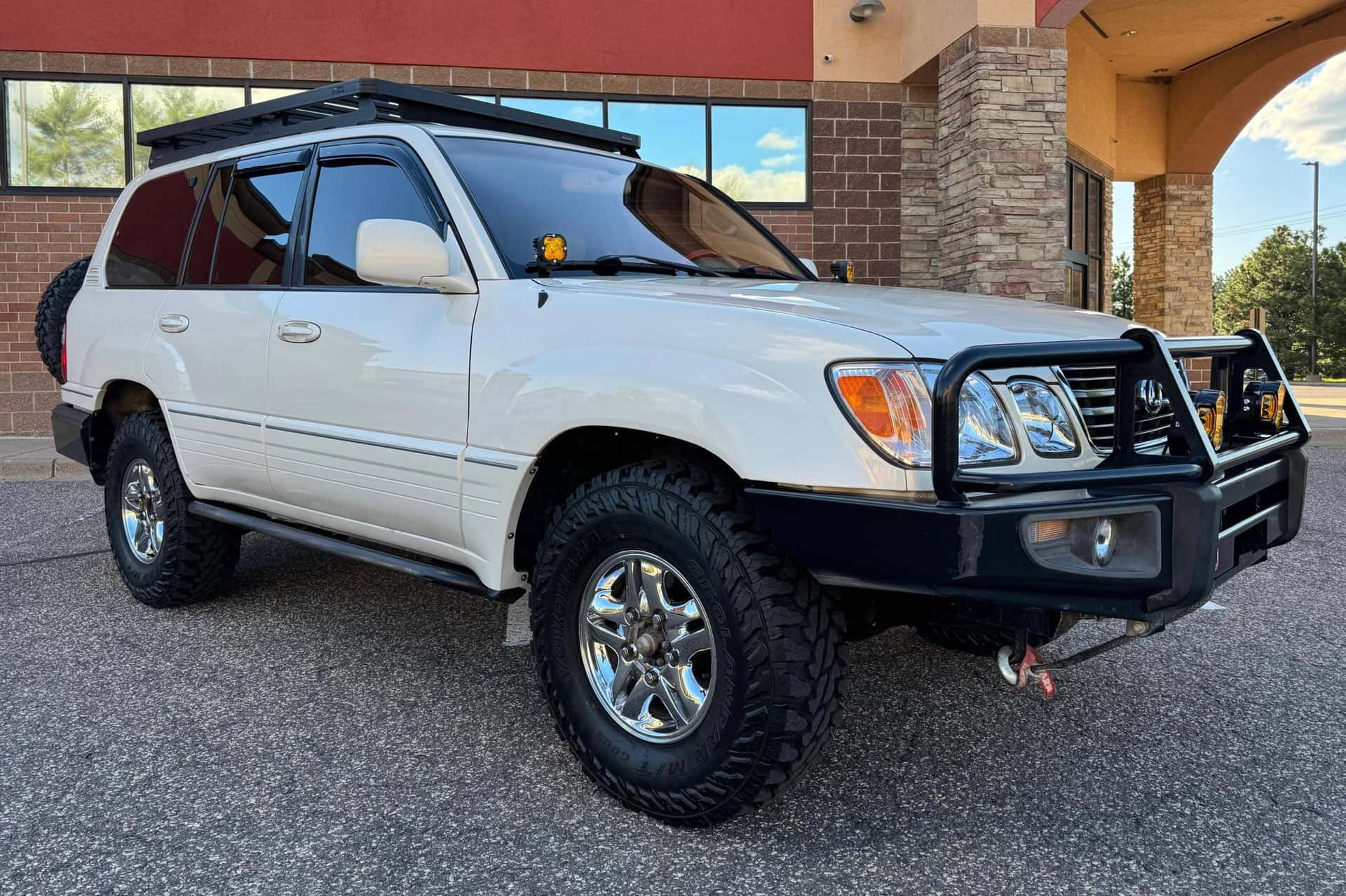 2000 Lexus LX sold for $15,250