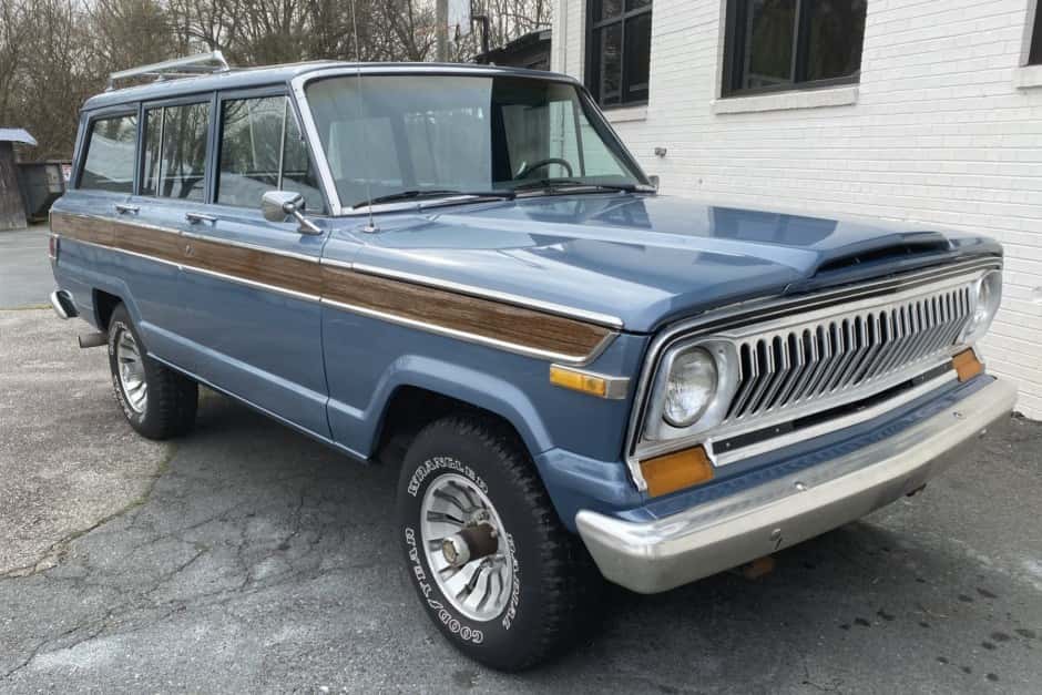 1982 Jeep SJ Wagoneer sold for $18,100