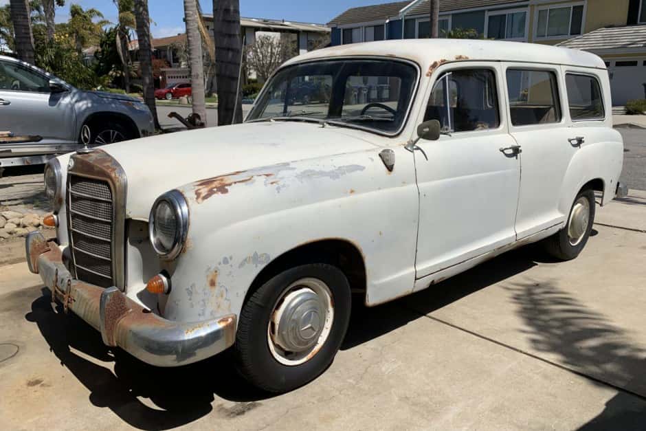 1960 Mercedes-Benz Ponton sold for $10,200
