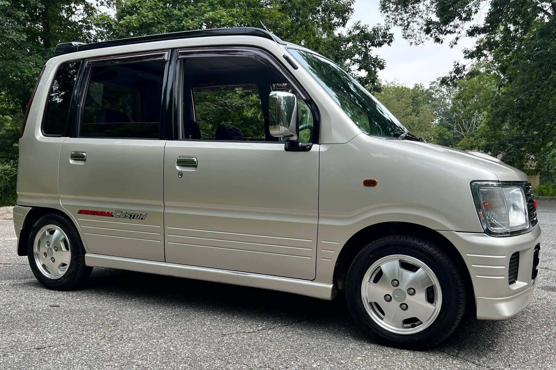 1997 Daihatsu Move sold for $6,211