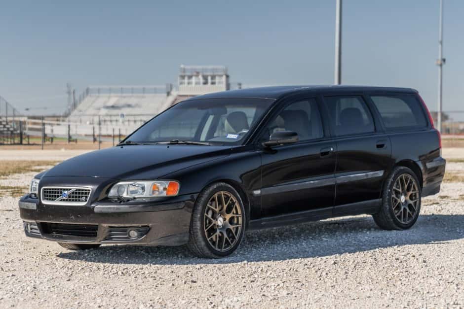 2004 Volvo V70R sold for $8,500