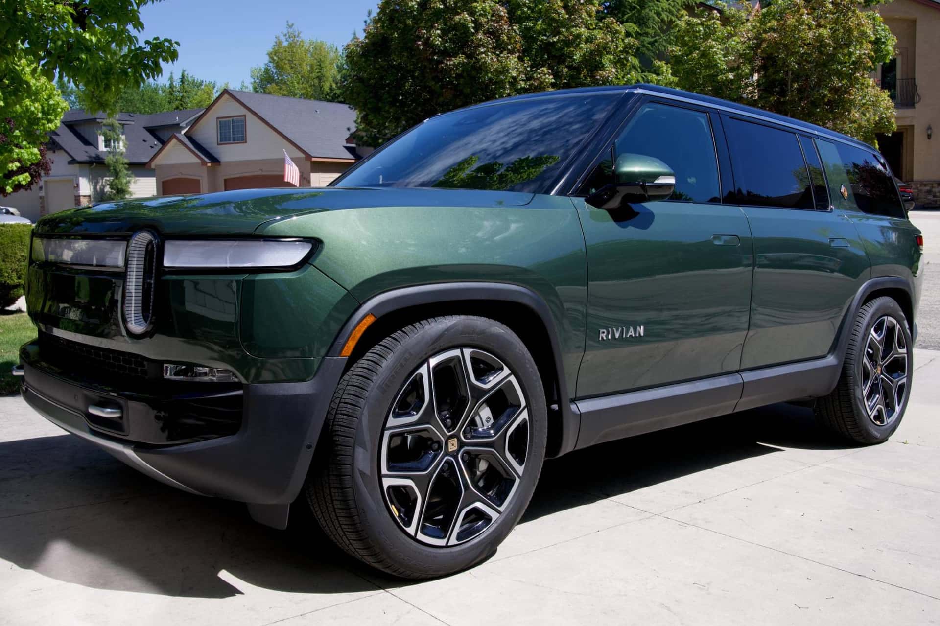 2024 Rivian R1S sold for $30,250