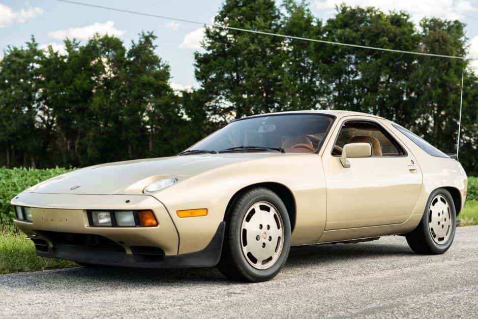1982 Porsche 928 sold for $19,928