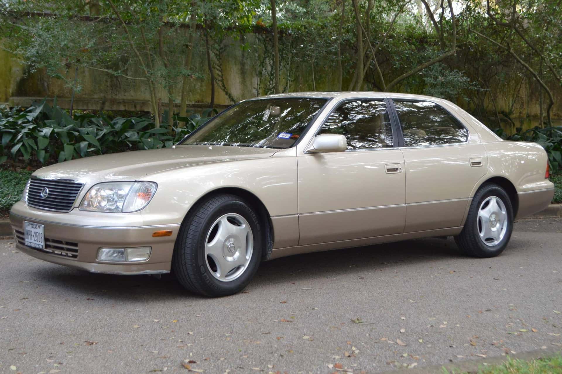 1999 Lexus LS sold for $11,250