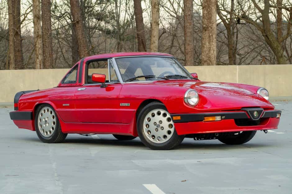 1989 Alfa Romeo 105/115 Spider Series 3 sold for $11,260