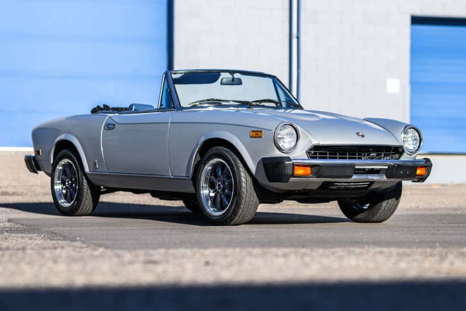 1981 Fiat 124 Spider (1966-1985) sold for $11,000