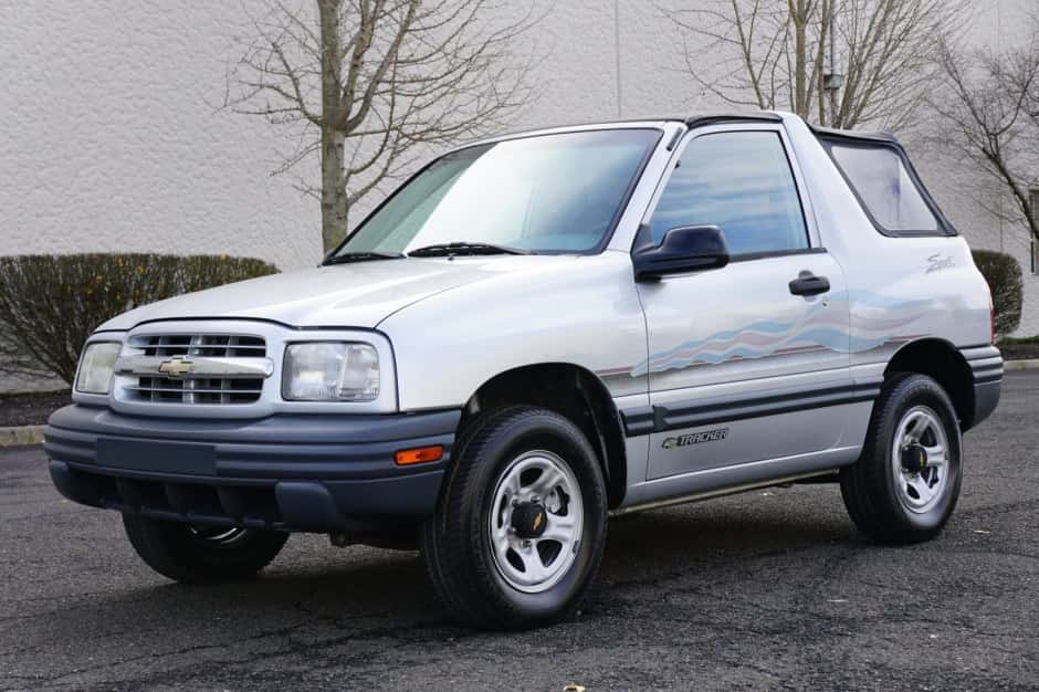 1999 Geo Tracker/Suzuki Sidekick sold for $10,555