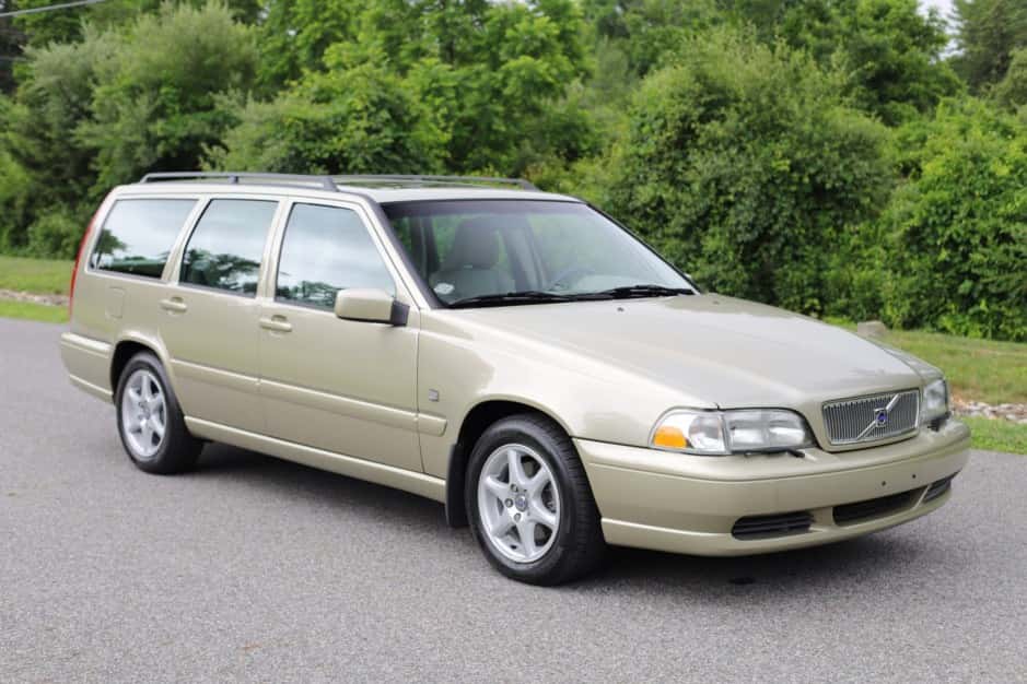 1999 Volvo V70 sold for $10,500