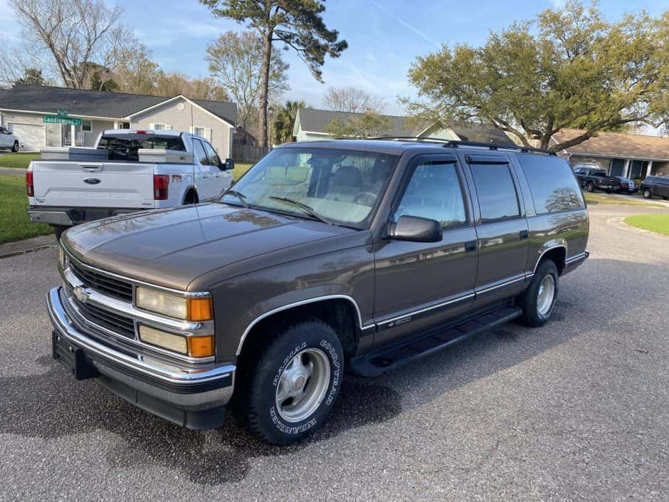 1998 Chevrolet Suburban (GMT400 1992-1999) sold for $11,250