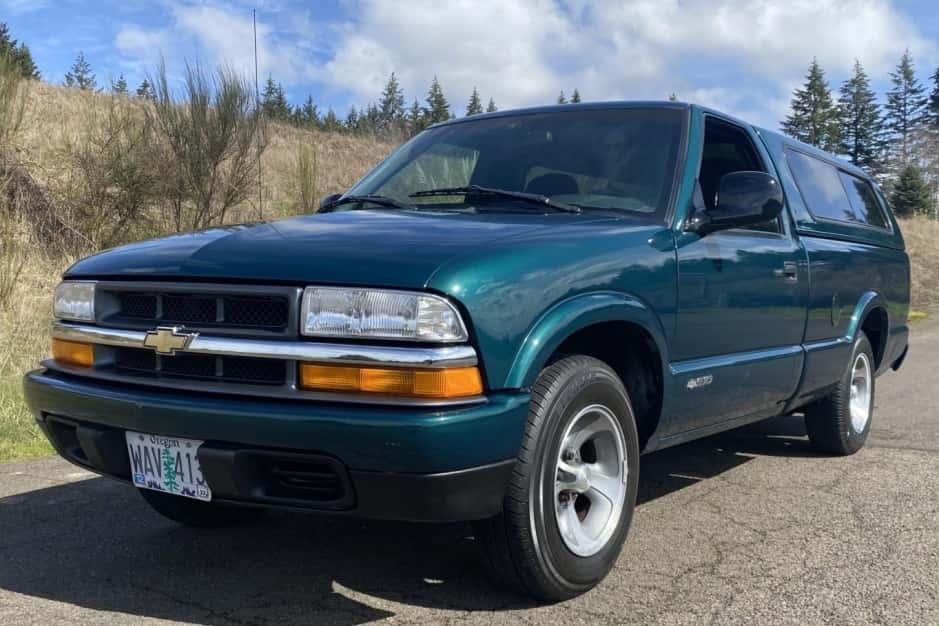 1998 Chevrolet S-10 (1994-2004) sold for $11,750