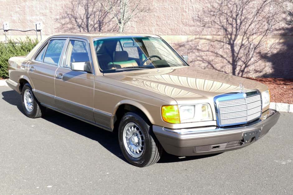 1985 Mercedes-Benz W126 S-Class sold for $10,750