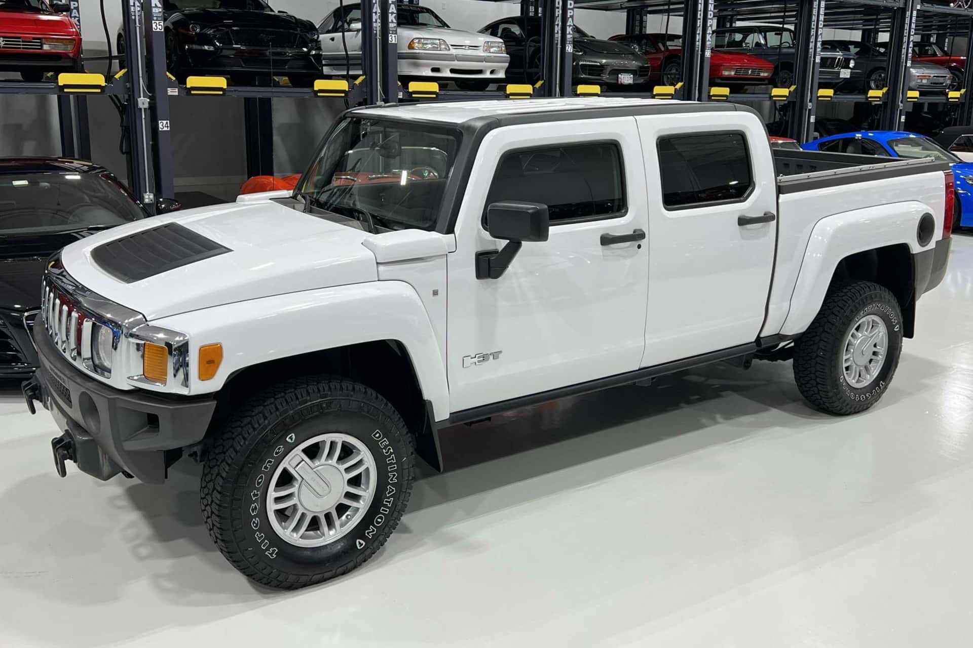 2009 Hummer H3T sold for $17,000