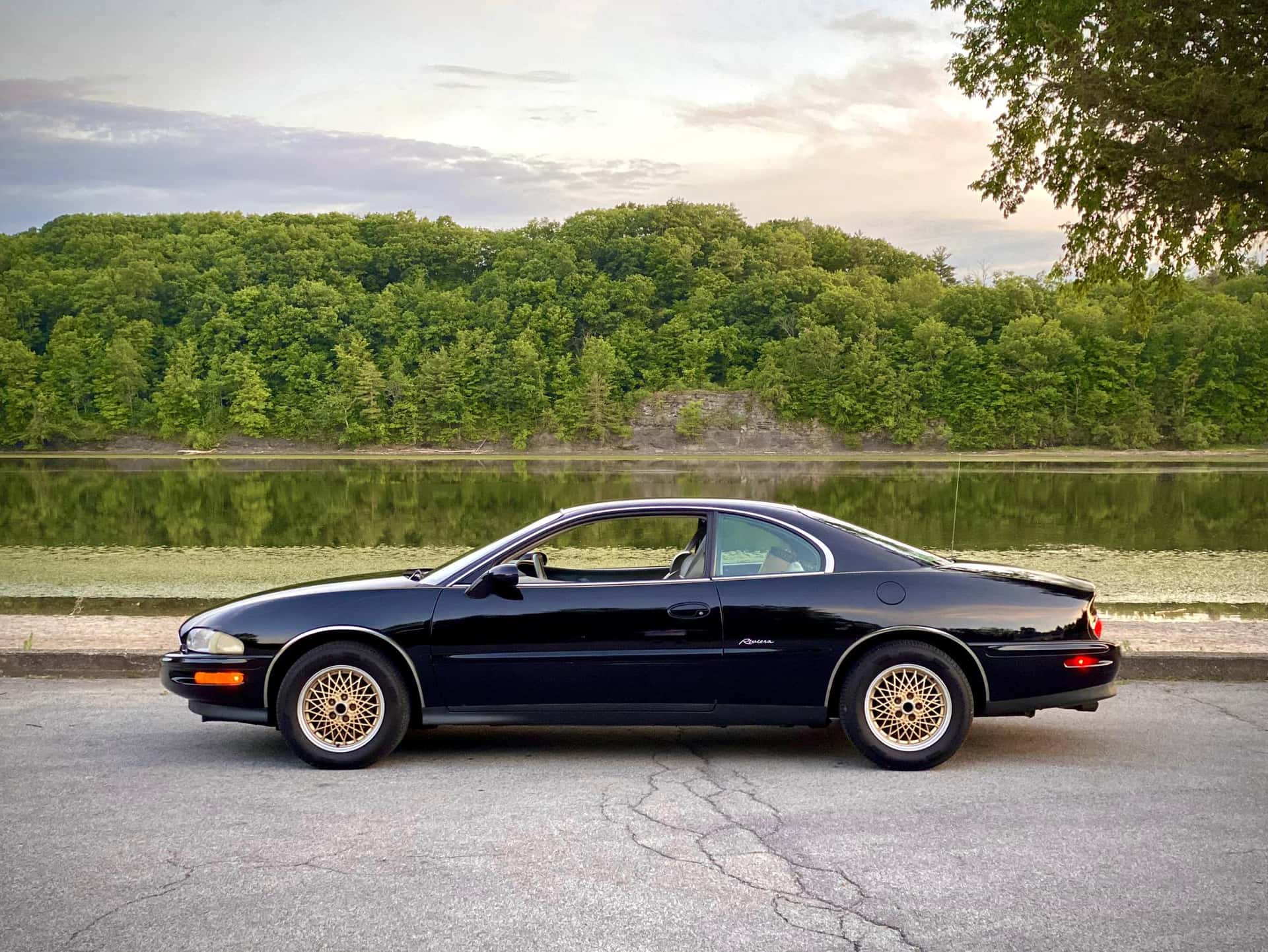 1998 Buick Riviera sold for $4,444