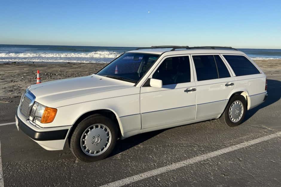 1991 Mercedes-Benz W124 E-Class sold for $12,500