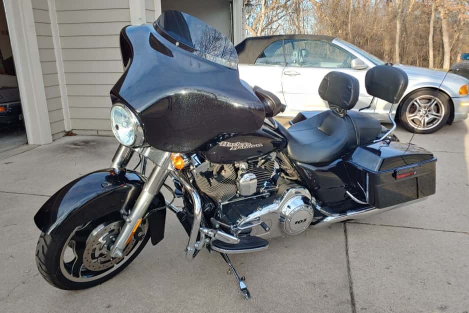2013 Harley-Davidson Touring sold for $10,752