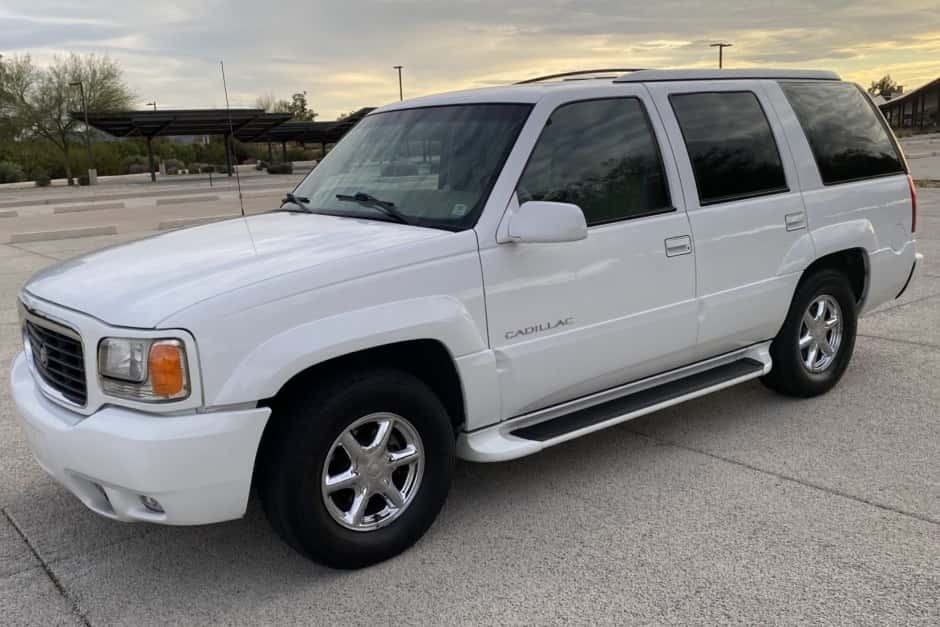 2000 Cadillac Escalade GMT400 (1999-2000) sold for $14,501